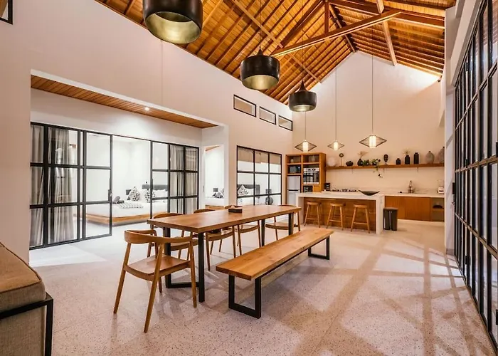 Villa Luxe En Comfortabel ~ 5* Locatie ~ Zwembad ~ Kingsize Bedden *