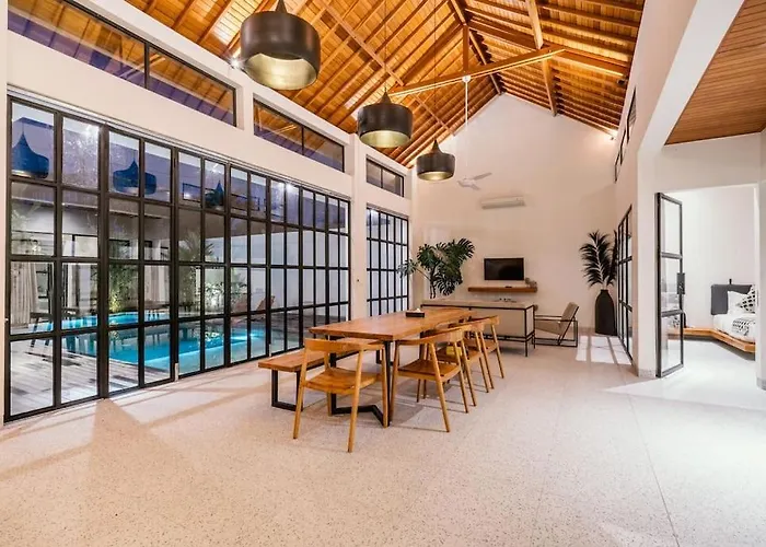 Luxe En Comfortabel ~ 5* Locatie ~ Zwembad ~ Kingsize Bedden * Canggu (Bali)