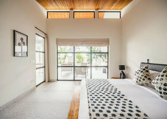 Villa Luxe En Comfortabel ~ 5* Locatie ~ Zwembad ~ Kingsize Bedden