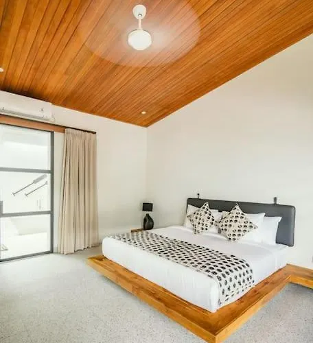 Luxe En Comfortabel ~ 5* Locatie ~ Zwembad ~ Kingsize Bedden Villa Canggu (Bali)